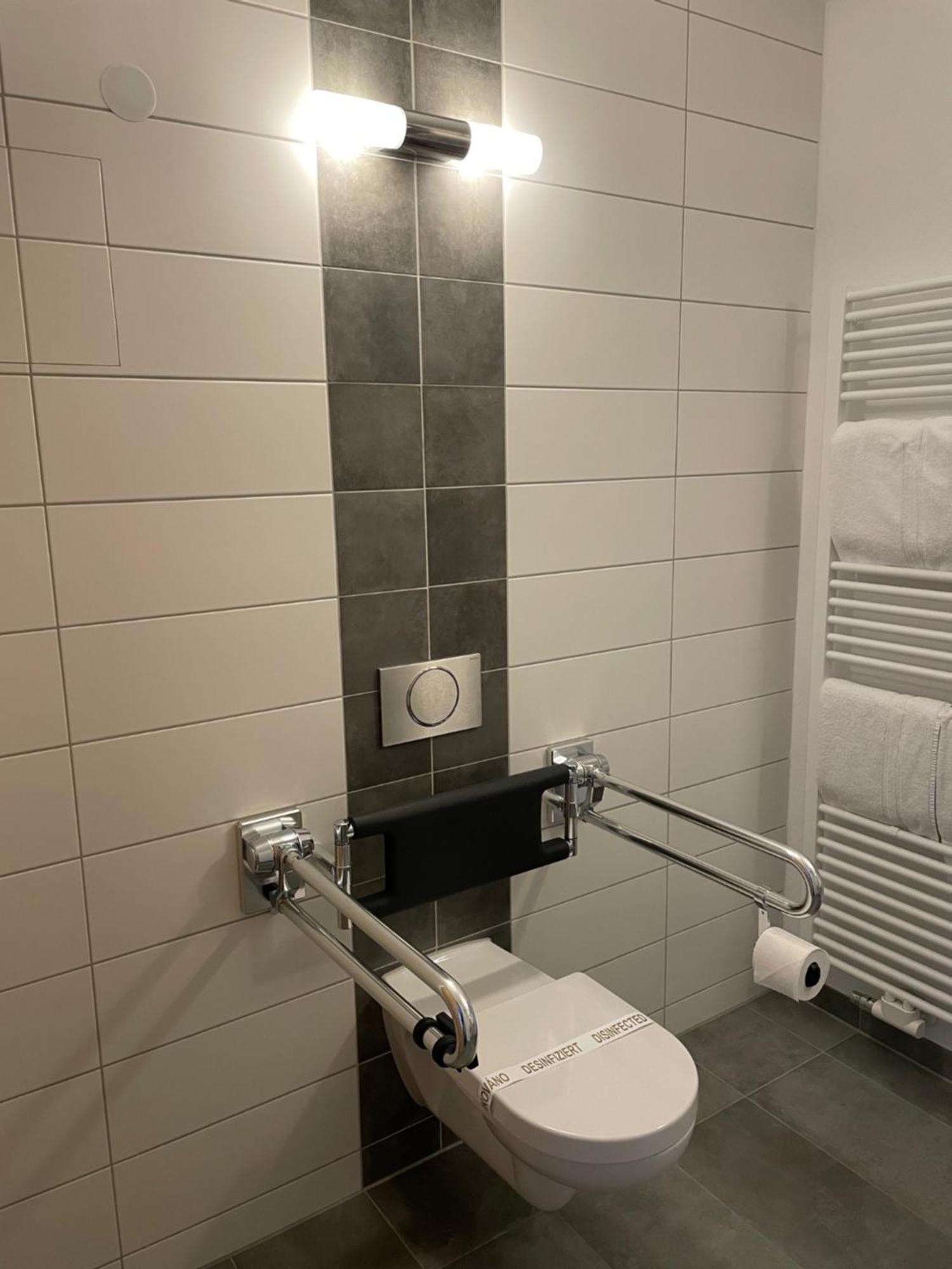 Hotel Zum Hirsch Wertingen Room photo