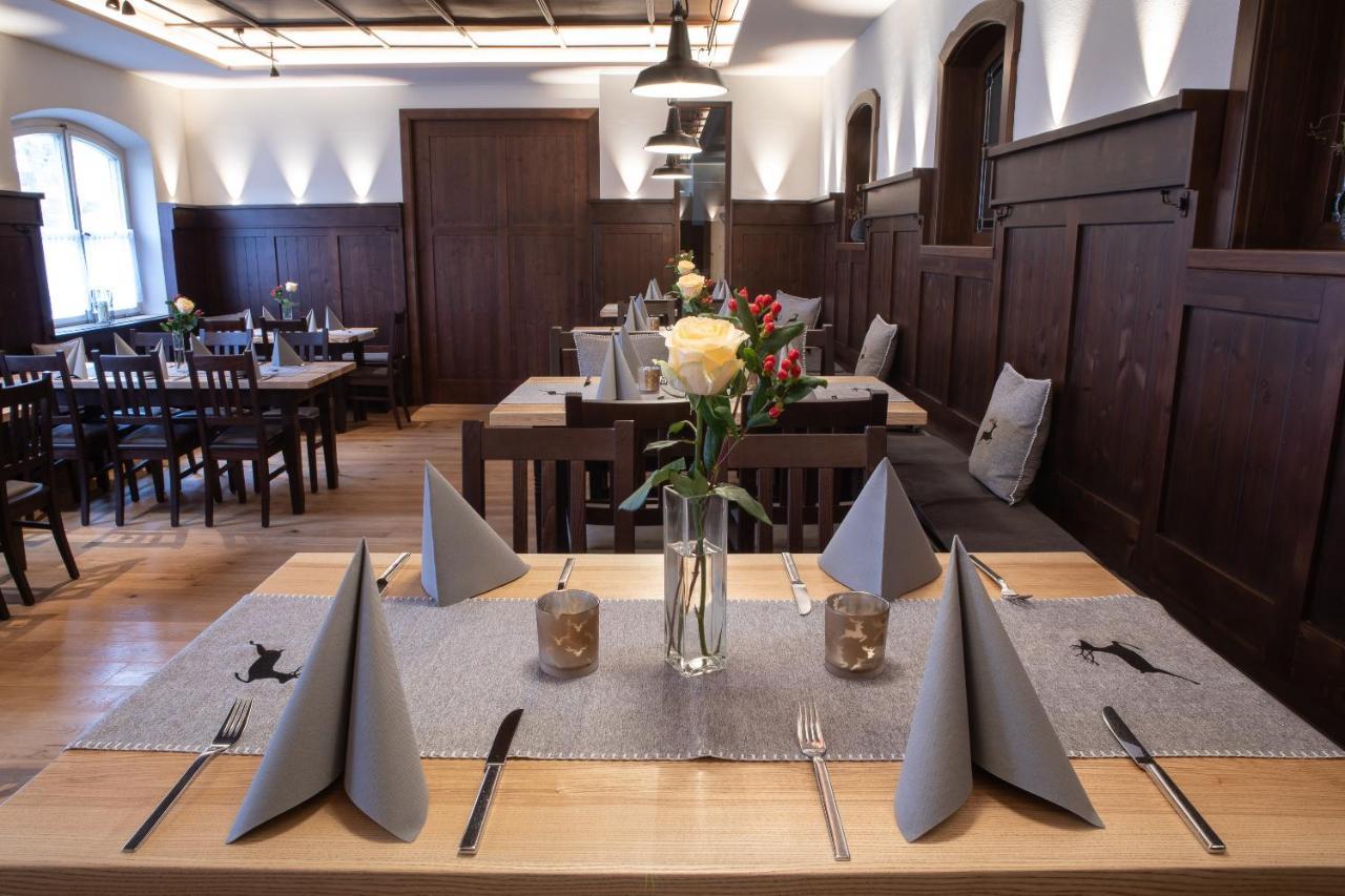 Hotel Zum Hirsch Wertingen Exterior photo